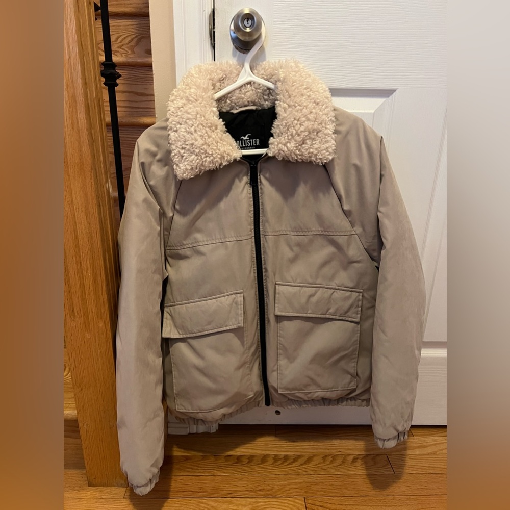 Hollister Faux Fur collar puffer bomber jacket